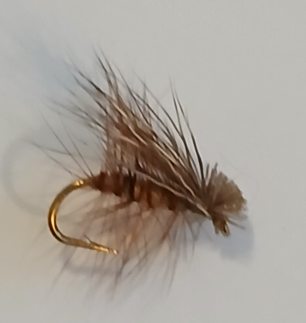 Rubber leg elk caddis tan size #12 dry